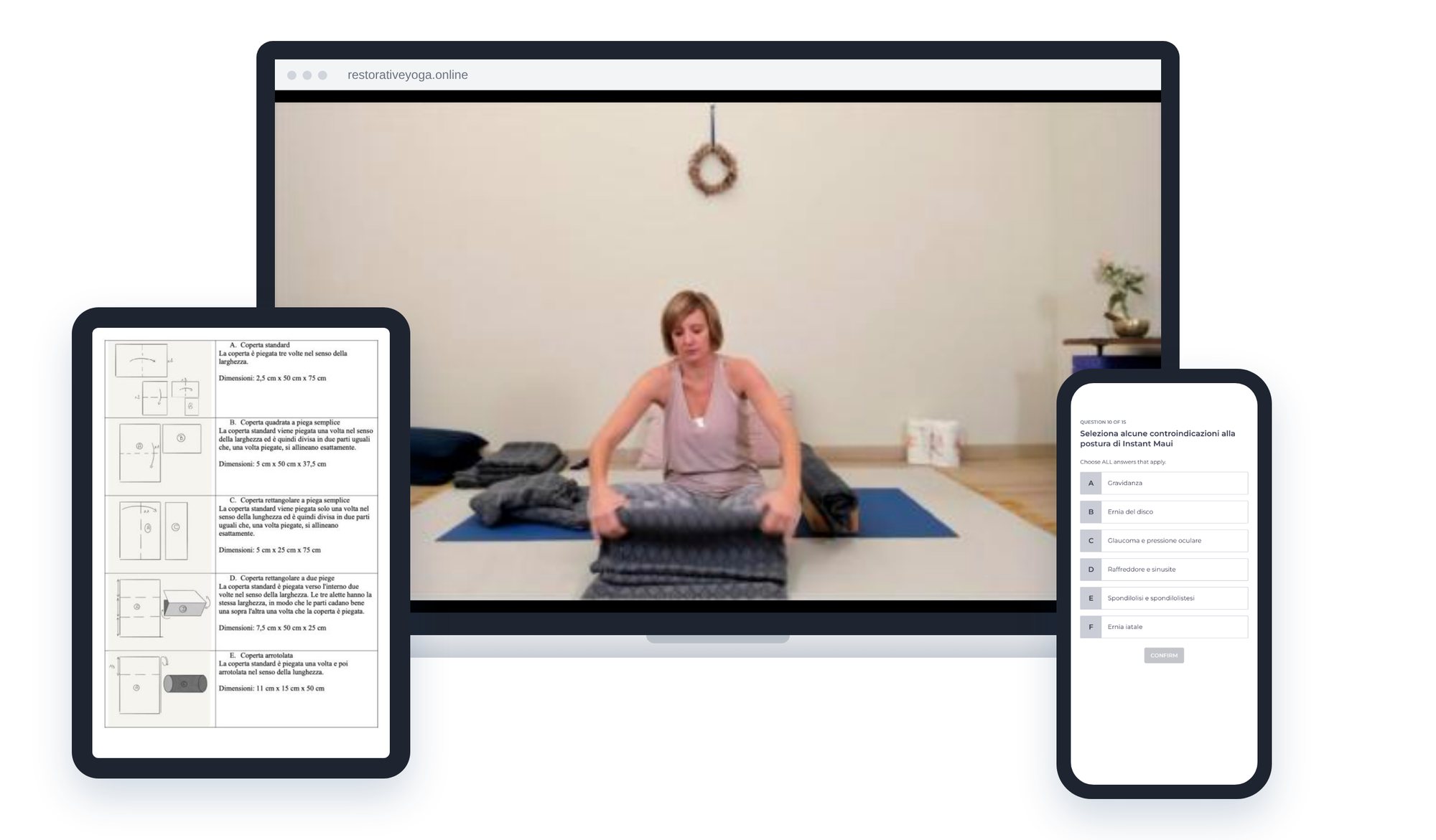 Il video Salamba Savasana su un computer, la guida per piegare le coperte su un tablet e il quiz del Modulo 1 su un telefono